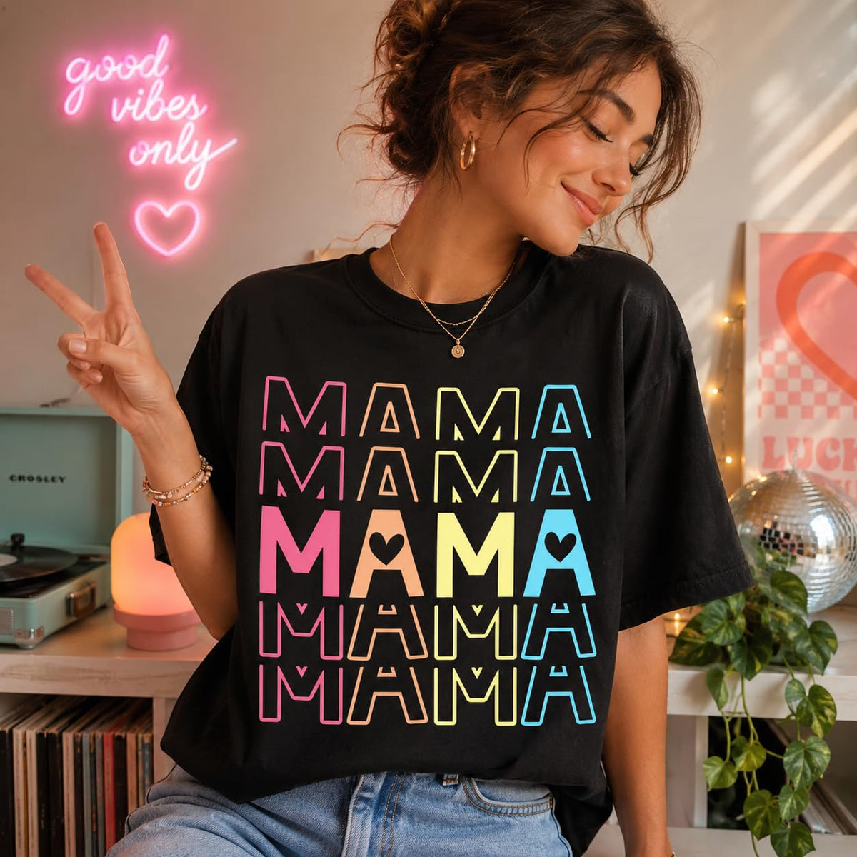 Mama Graphic T-Shirt with Pastel Heart for Women